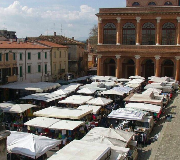 mercato piazza cavour