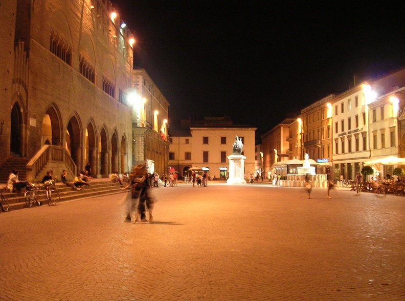 piazza cavou notte