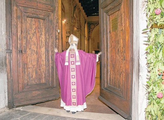 vescovo porta santa