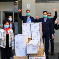 Coronavirus, i cinesi riminesi donano mascherine e tute all’Infermi