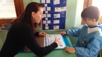 Rimini, a scuola ci sono due bimbi sordi: tutti imparano la lingua dei segni