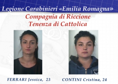 Rubano preziosi durante avances sessuali, arrestate due rom