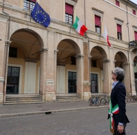 Bandiere a mezz’asta e sindaci soli per le vittime del coronavirus, Rimini