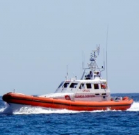 Gita in barca rischia di finire in tragedia, guardia costiera recupera sette naufraghi