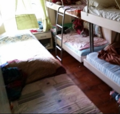 Quarantaquattro bengalesi stipati in 4 appartamenti tra sporcizia e scarafaggi