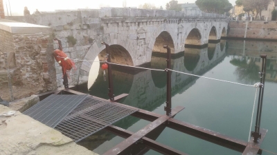 Ponte di Tiberio, prende forma la passerella
