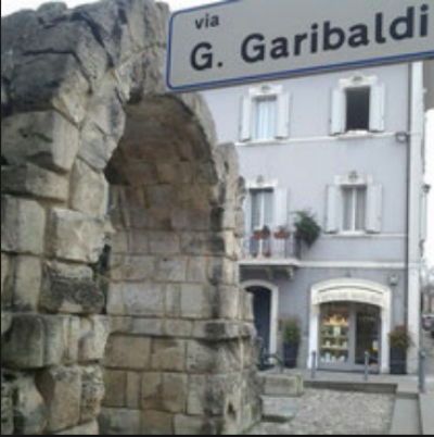 Degrado, edifici pericolanti in via Garibaldi
