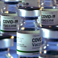 Covid: ricoveri e decessi in calo tra i vaccinati