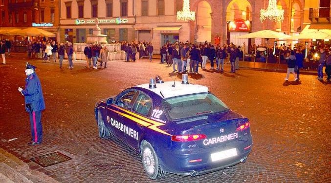 carabinieri piazza cavour notte