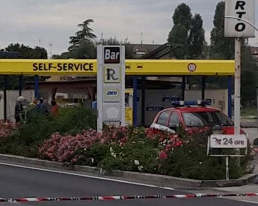 distributore agip spadarolo sequestro