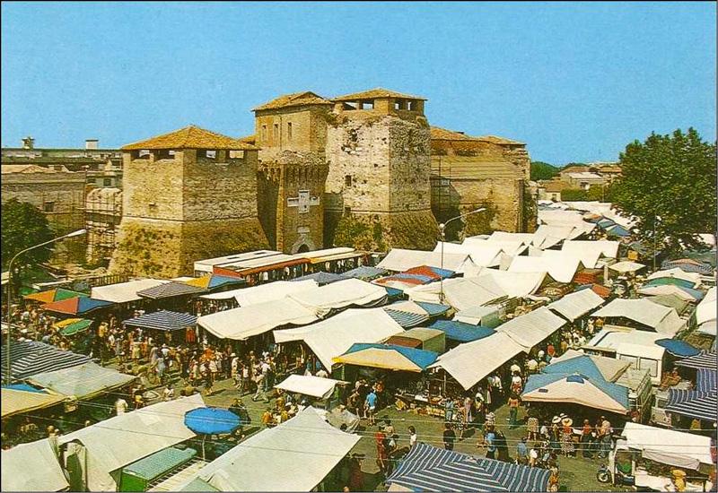 mercato-piazza-malatesta-rimini