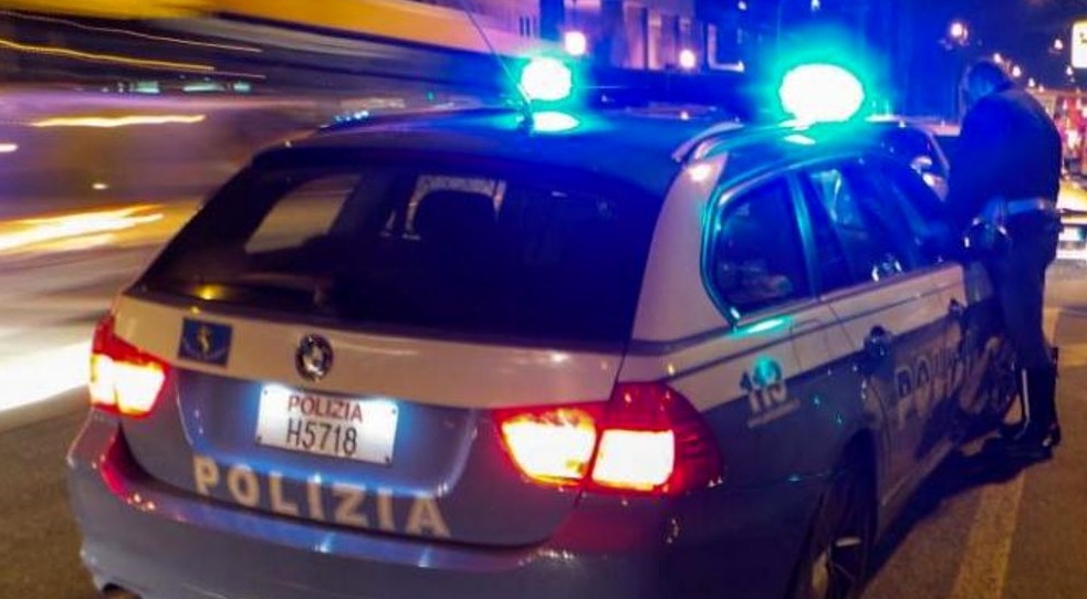 polizia auto notte