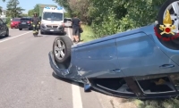 Scontro tra auto sulla Flaminia, intervengono i vigili del fuoco
