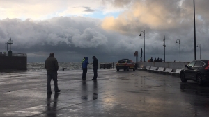 Tragedia in mare: un morto, due feriti, tre i dispersi. Continuano le ricerche