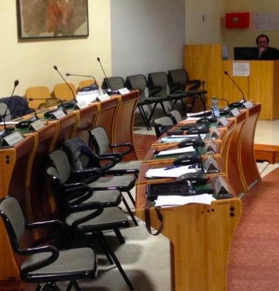 Consiglio, l’opposizione abbandona l’aula