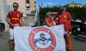 Il mare non è Aquafan, i bagnini: Basta atteggiamenti pericolosi