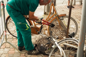 Cantiere Stazione: c’è da spostare decine di bici. Scattata la rimozione forzata