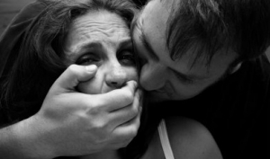 Ubriaco picchia nuora e suocera, ora è in carcere