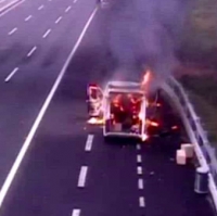 Grottarossa, furgone a fuoco sulla A14