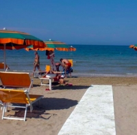 Sesso in spiaggia la domenica mattina, denunciati due riminesi
