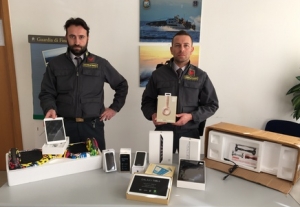 Giochi abusivi, sequestrati xbox, tablet e smartphone