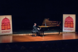 Sagra 68, Hewitt suona Bach