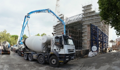 Teatro Galli, 90 betoniere in piazza Malatesta