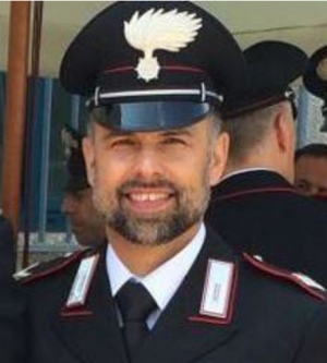 Auto prende fuoco, muore un carabiniere