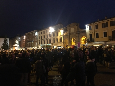 Rimini, confronto a distanza (breve) fra Salvini e le &quot;sardine&quot;