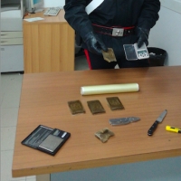 Spaccio di hashish, arrestato riminese con 430 grammi in casa