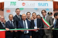 Ttg, taglio del nastro con Corsini in fiera