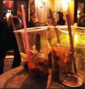 Camerieri senza mascherina, sanzionato locale