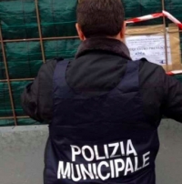 Tettoia abusiva rimontata dopo i controlli: procura dispone sequestro