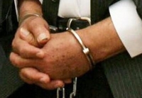 Si costituì, ferito muore, va in carcere