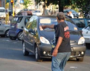 Parcheggiatori abusivi, i riminesi non denunciano