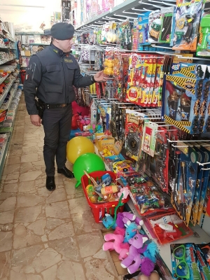 Carnevale ‘cinese’, Gdf sequestra 1.400 prodotti dannosi