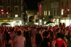 Mercoledì sarà ‘shopping night’ in centro storico