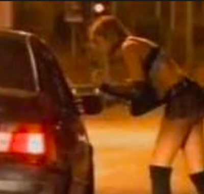 Beccato con una prostituta, tira un sospiro di sollievo alla multa dimezzata