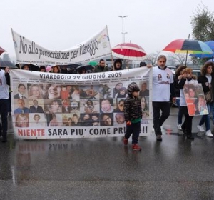 Strage Viareggio, la rabbia dei familiari: &#039;Moretti si dimetta&#039;