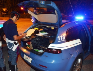 Beccato dal cane Jago, spacciatore aggredisce poliziotte