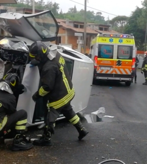 Incidente in via Santa Cristina, l’intervento dei vigili del fuoco