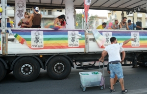 Bevande abusive, centinaia di bottiglie sequestrate nel week end