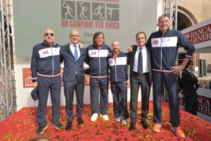 Sport in piazza Cavour con Chechi, Graziani, Lucchetta e Panatta