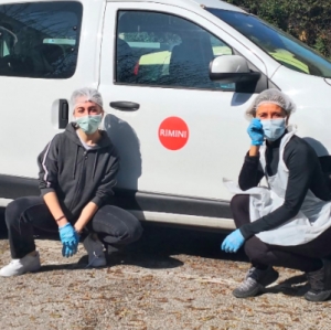 Giro nonni, raddoppiano le consegne dei pasti a domicilio