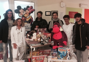 Natale, gli animatori della disco per un giorno in corsia