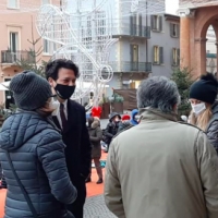 Scuola, manifestazione in piazza Cavour. L&#039;amministrazione: non abbandoniamo gli  &quot;zaini vuoti&quot;