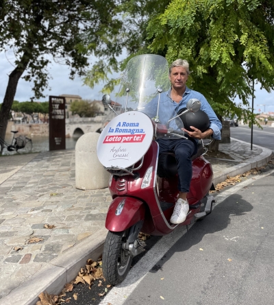 Elezioni, Gnassi gira la Romagna in scooter
