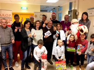 Babbo Natale Arop è arrivato all’ospedale Infermi