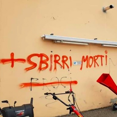 Spadarolo: scritte contro polizia, i commenti istituzionali e politici