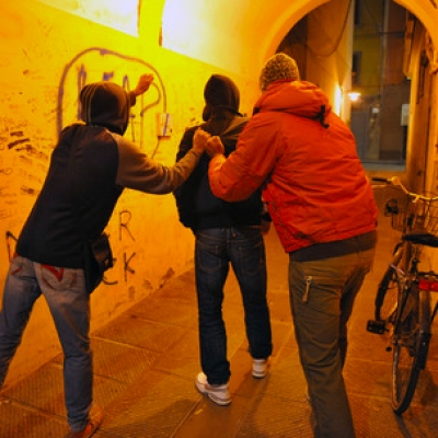 Botte a ragazzino di colore nel Riminese